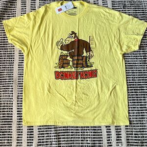 Donkey kong size XL yellow Mens graphic t shirt NWT